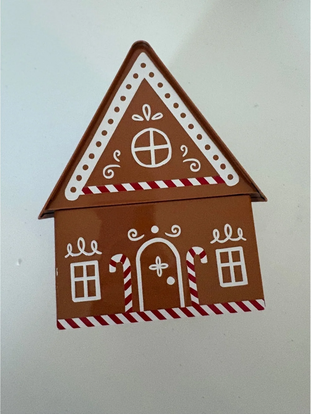 Gingerbread house tin